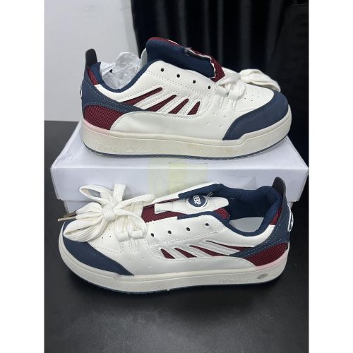 Classic Low-Top Casual Sneakers