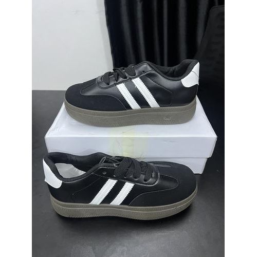 Classic Low-Top Lace-Up Sneakers for women